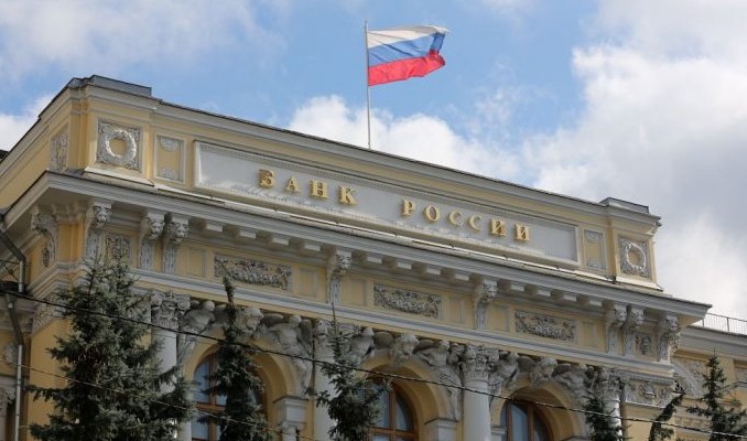 Rusya MB enflasyon sonrası gevşemeyi durdurdu