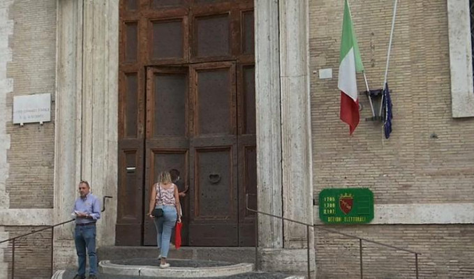 İtalya, milletvekili sayısını azaltmak için referandum düzenliyor