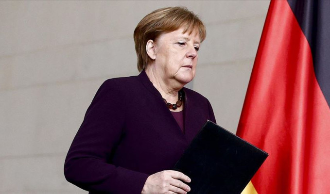 Merkel, Ermenistan ve Azerbaycan'a ateşkes çağrısı yaptı