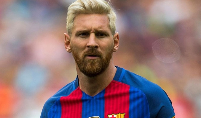 Messi, Barcelona'da kaldı