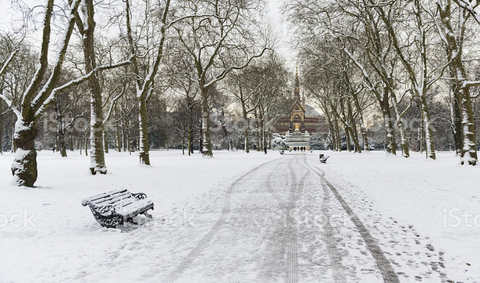 Londra'da ilk kar yağdı