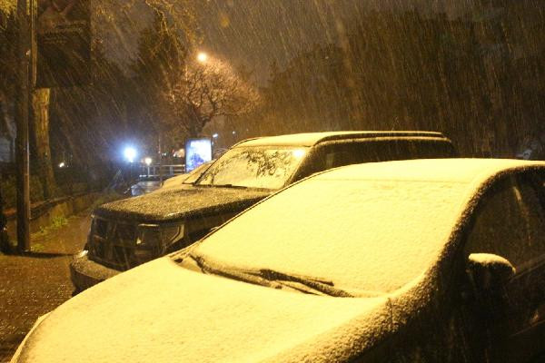 İstanbul'da kar yağışı gece boyu sürdü 