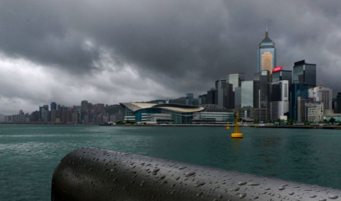 Hong Kong diken üstünde: 8'inci derece alarm ilan edildi