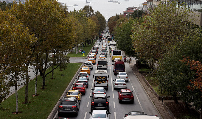 Beşiktaş Meydanı'nda artan trafik yoğunluğu tepki çekiyor