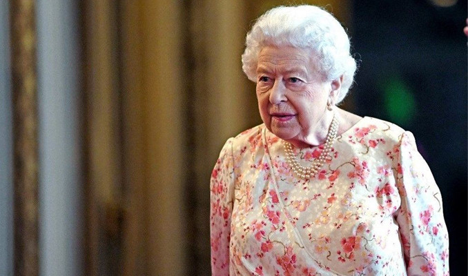 Kraliçe Elizabeth, liderlere öfkelendi!
