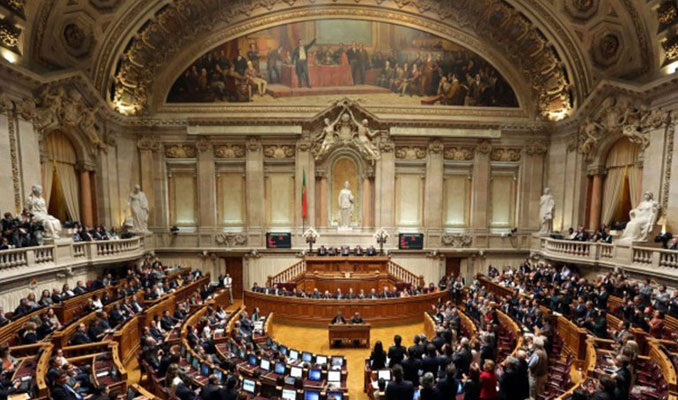 Portekiz'de kriz sürüyor: 2022 bütçesi reddedildi