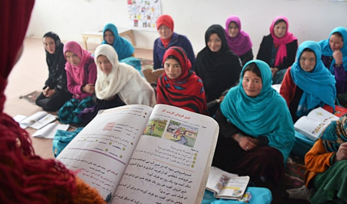 Taliban'dan kadınların eğitimi için  Avrupa'ya çağrı