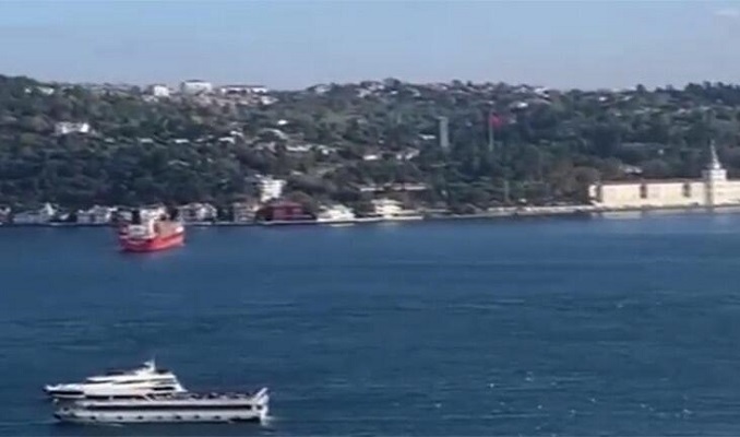 İstanbul Boğaz'ında gemi sürüklendi