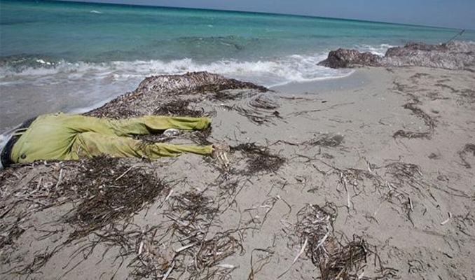 17 göçmenin cesedi sahile vurdu