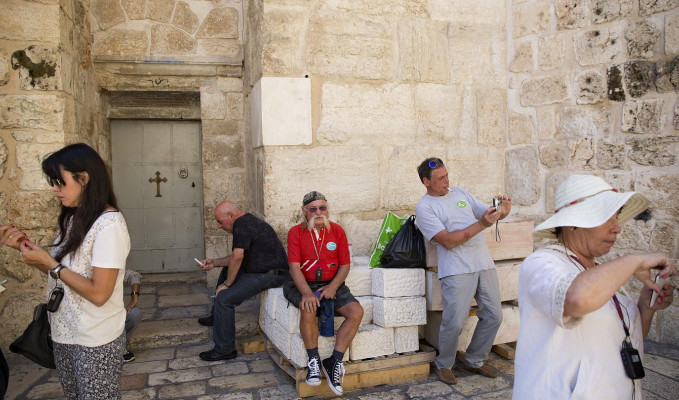 İsrail kapılarını aşısı tam olan turistlere yeniden açıyor