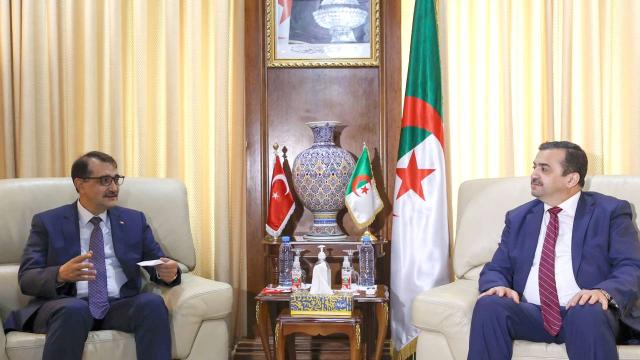 Bakan Dönmez Cezayirli mevkidaşı ile görüştü