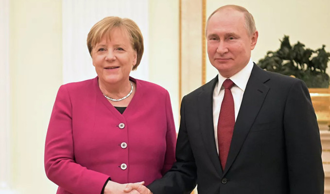 Putin’den Merkel'e 'Göç kriziyle ilgili doğrudan görüşme başlatma' çağrısı