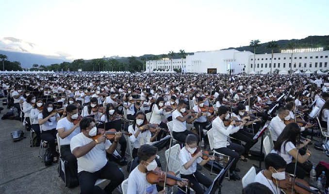Venezuela'da 12 bin kişilik orkestrayla rekor denemesi