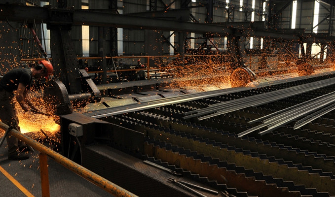 Çin'in çelik üretimi Kasım ayı başında yıllık % 20 düştü 