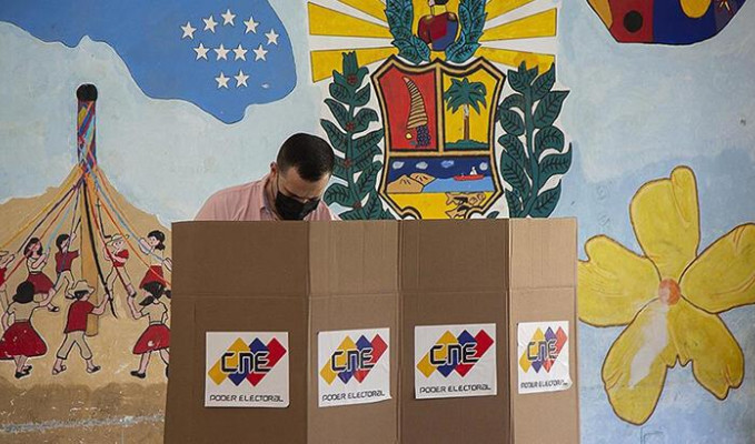 Venezuela'da iktidar yerel seçimlerde zaferini ilan etti
