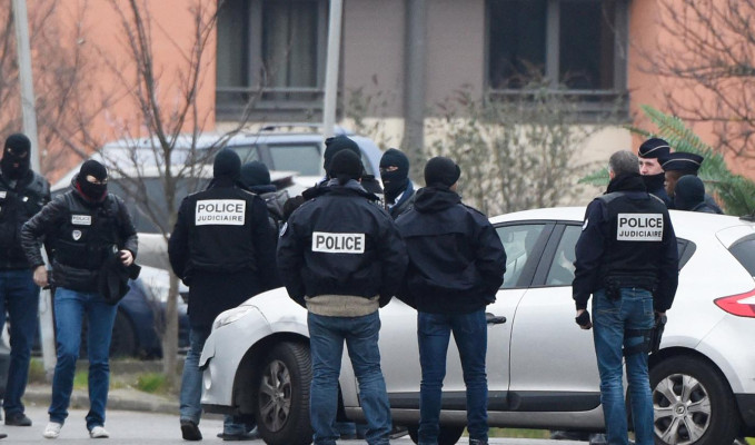 Fransa'da aşırı sağcı örgüt üyesi 13 kişiye gözaltı kararı
