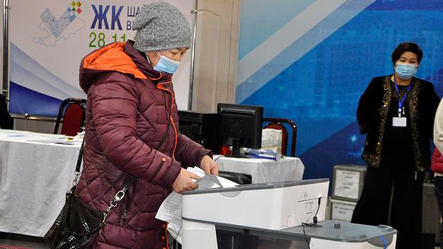 Kırgızistan'da oyların yeniden sayılması istendi