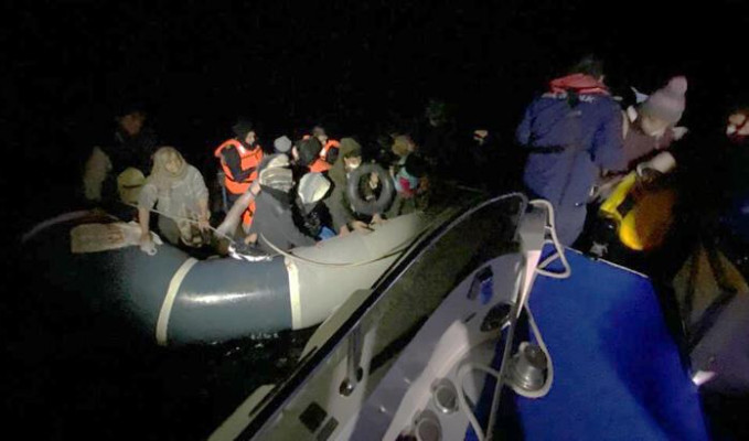 İzmir açıklarında 92 kaçak göçmen kurtarıldı