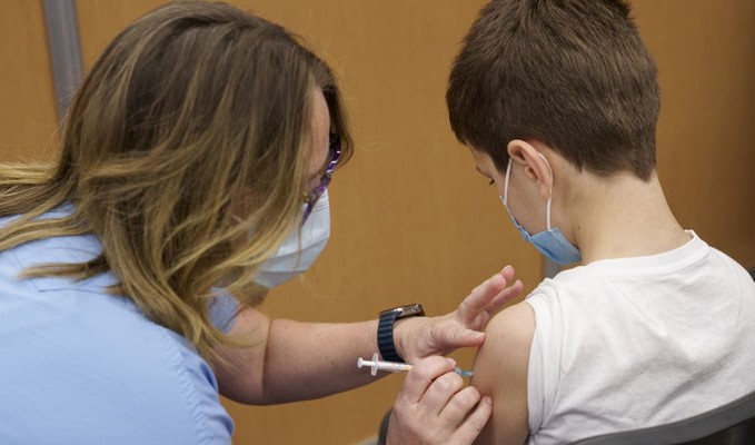 Hollanda'da 5-11 yaş arası çocuklara aşı onayı