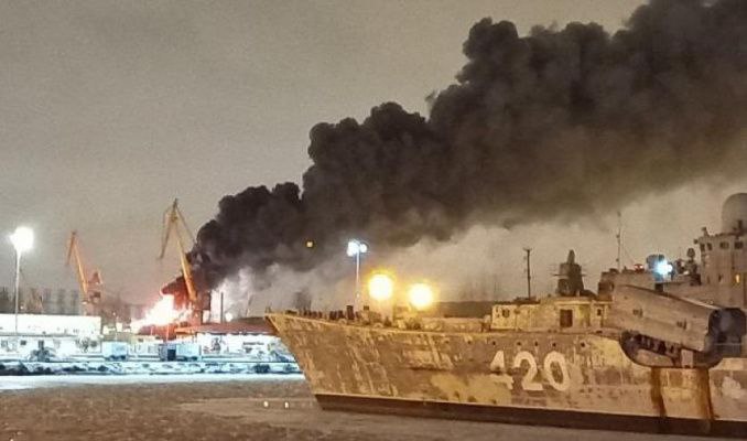  Yapım aşamasındaki Rus savaş gemisinde büyük bir yangın çıktı