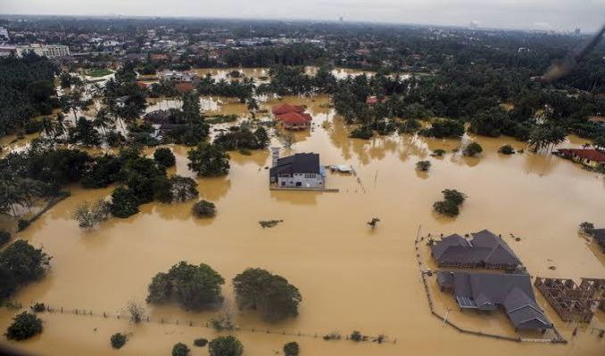 Malezya'da sel: Bir aylık yağış bir günde yağdı