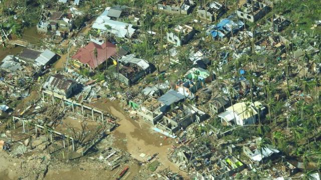 Filipinler'de Rai tayfunu etkisi: Yağma uyarısı