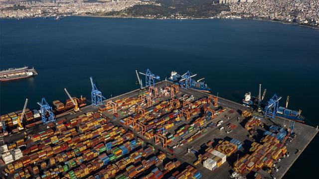 İzmir Limanı'nda bu yıl 8,5 milyon ton yük elleçlendi