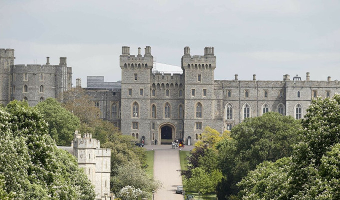 Kraliçe Elizabeth’in bulunduğu Windsor Kalesi’nde silahlı bir şahıs yakalandı