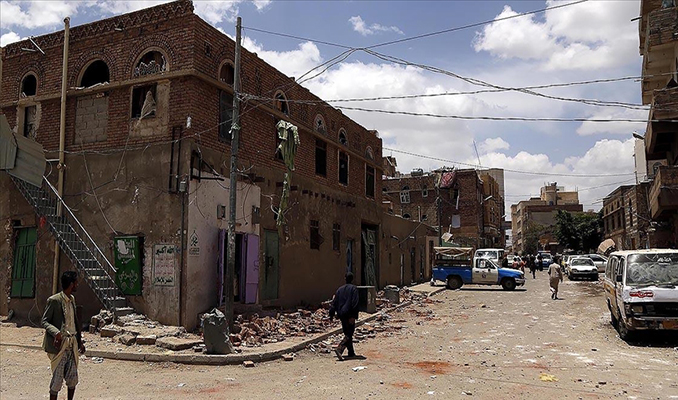 Yemen'deki Arap koalisyonu, Husilerin kontrolündeki Sana'ya hava saldırısı başlattı