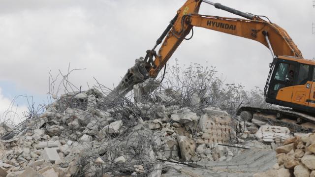 İsrail Filistinlilere ait 11 evi yıktı