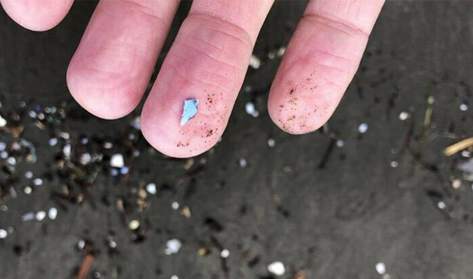 Alaska'da gökten plastik yağdı