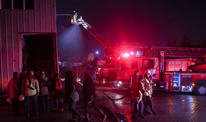 Esenyurt'ta tekstil fabrikasında yangın: 1 yaralı 