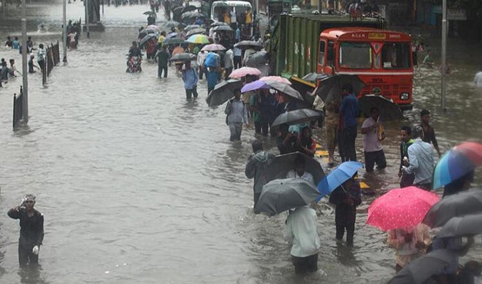Şiddetli yağış nedeniyle 54 binden fazla kişi tahliye edildi