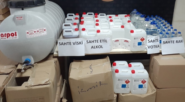 İzmir'de 2 ton sahte etil alkol ele geçirildİ