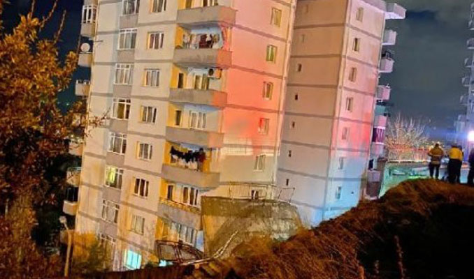 İzmir'de istinat duvarı çöktü: 88 daire tahliye edildi