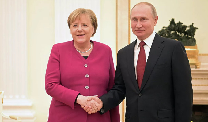 Merkel'i telefonla arayan Putin işbirliği için teşekkür etti