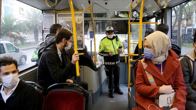 İstanbul'da toplu taşımada korona virüs denetimi 