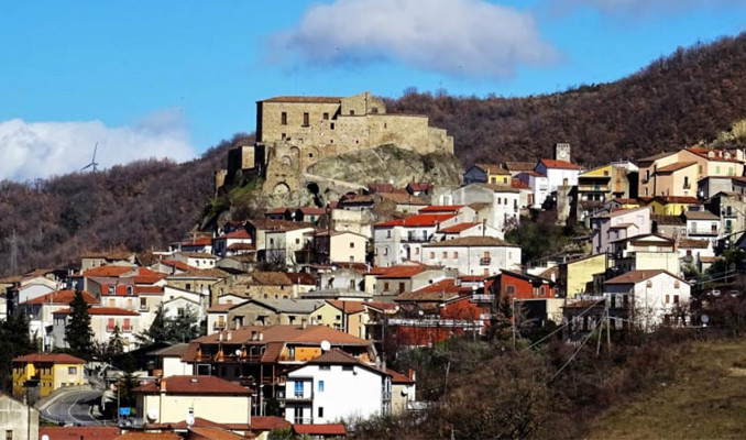 İtalyan kasabası 1 euroya 'rüya gibi' ev satıyor