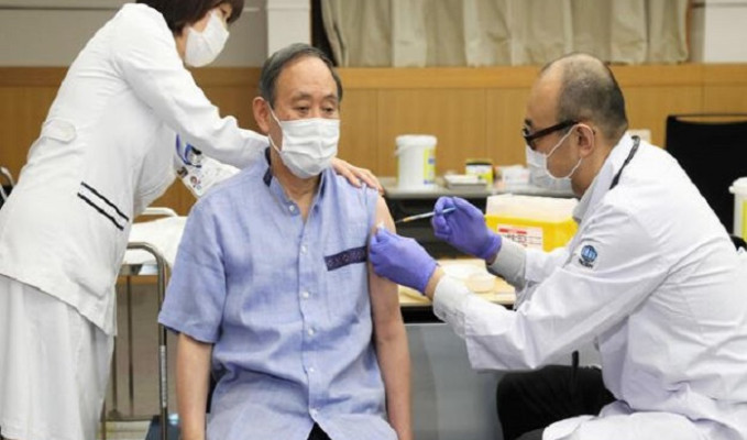Japonya Başbakanı Suga Yoşihide Kovid-19 aşısı oldu