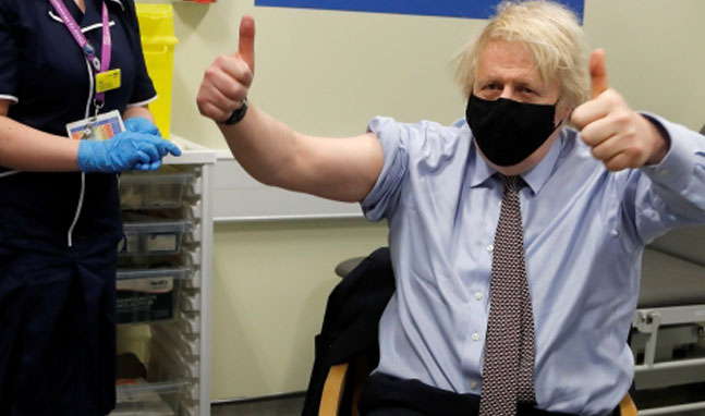 Başbakan Johnson AstraZeneca aşısını yaptırdı