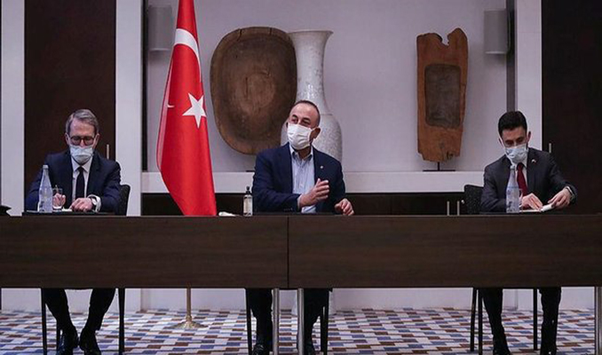 Bakan Çavuşoğlu, Tacikistan'da Türk iş insanları ile bir araya geldi