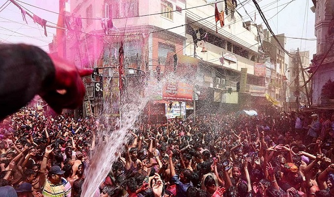 Holi Festivali Hindistan'da 41 can aldı