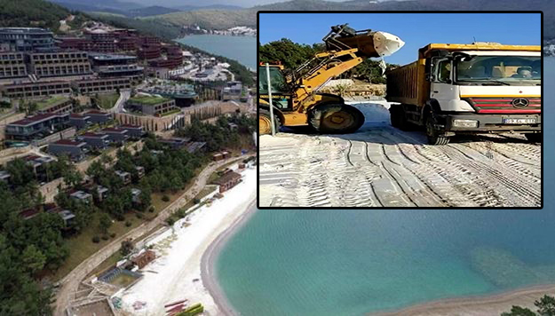 Bodrum'da plaja dökülen kuvars tozu, iş makineleriyle kaldırılmaya başlandı