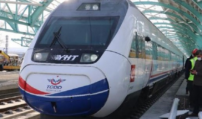 YHT, ilk kez Sivas'ın tarihi tren garında