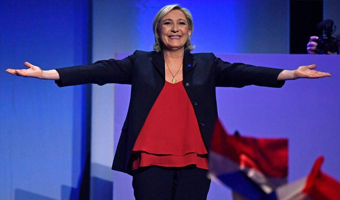 Marine Le Pen cumhurbaşkanlığı seçimine adaylığını açıkladı