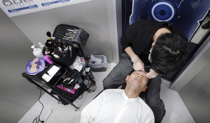 Japon erkeklerde makyaj çılgınlığı