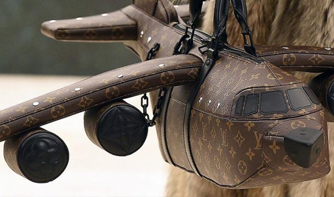 Louis Vuitton'un çantası gerçek uçaktan pahalı