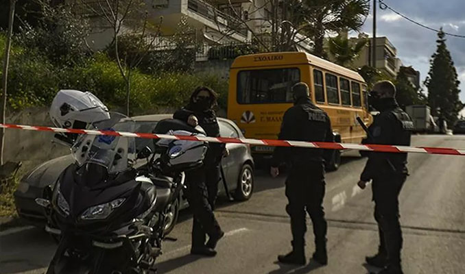 Yunanistan'da bir muhabir evinin önünde öldürüldü