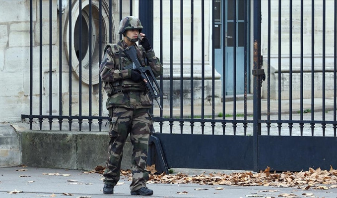Fransa'da Macron'a askerlerden yeni uyarı