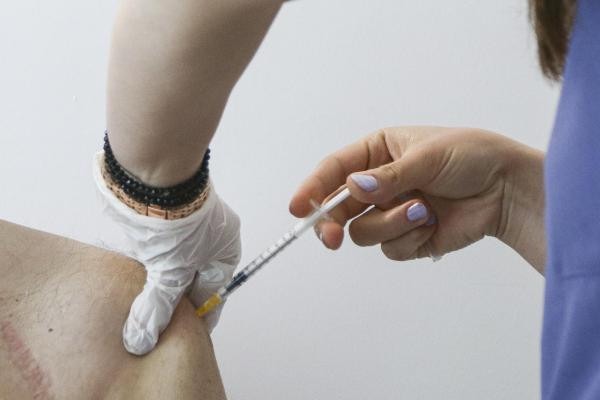  Dr. Ümit Savaşçı: Aşının yan etkileri 2 günden fazla sürerse test yaptırılmalı